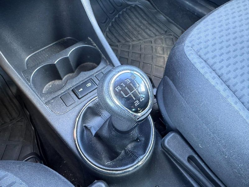 Škoda Fabia (2010) 1,2 TSI 63 KW 2X KOLA - fotka 23 z 45
