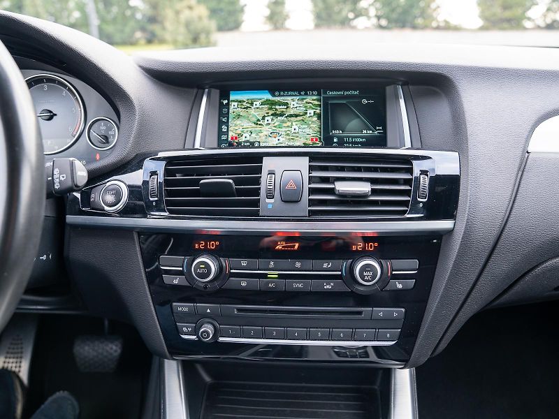 BMW X3 xDrive20d (F25) Model M Sport - fotka 10 z 26
