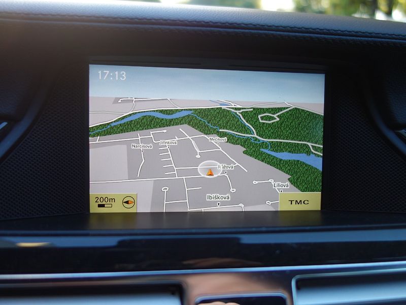 Mercedes-Benz CLS (2012) 350D*4M*AMG*195KW*TOP-VÝB*CZ!! - fotka 28 z 48