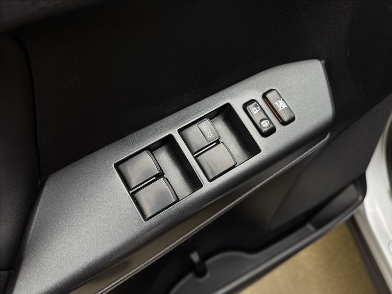 Toyota RAV4 2,5 114kW HYBRID LED KŮŽE 360° - fotka 33 z 45