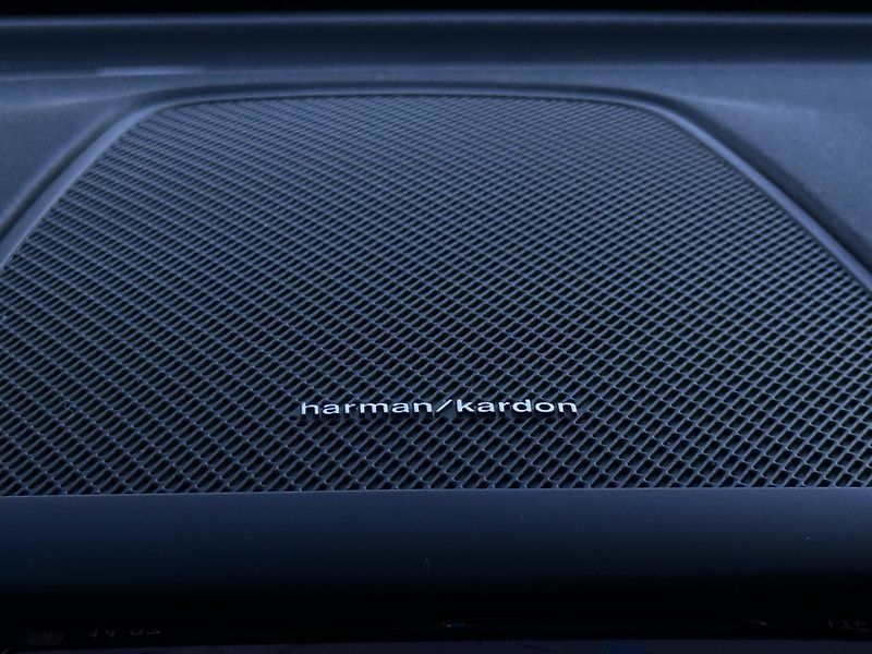 Volvo XC60 B5 AWD // PLUS DARK // 1.maj.  - fotka 39 z 44