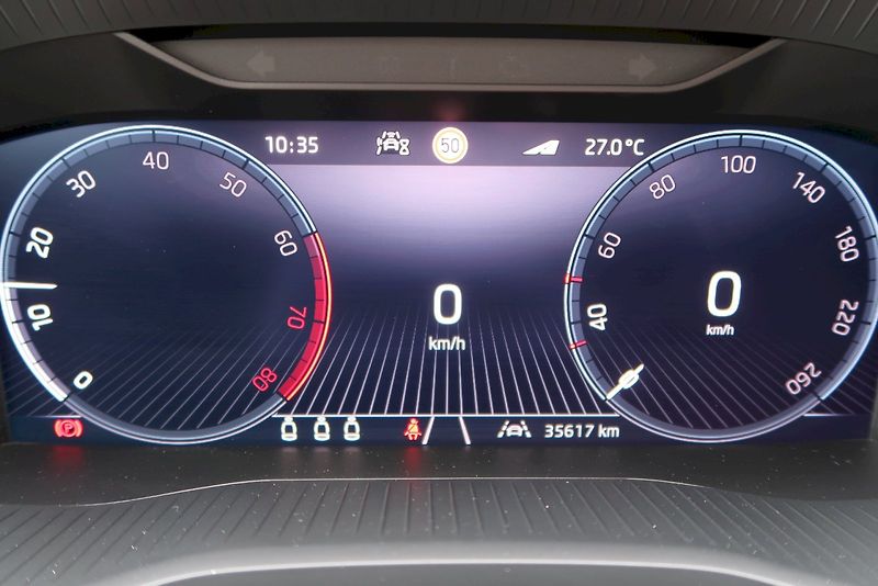 Škoda Karoq (2025) Top Selection 1.5 TSI 110 kW - fotka 6 z 28