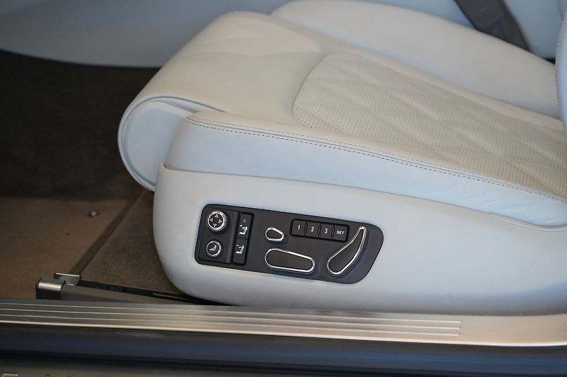 Bentley Continental GTC Mulliner, Masáže, Ventilace - fotka 26 z 52