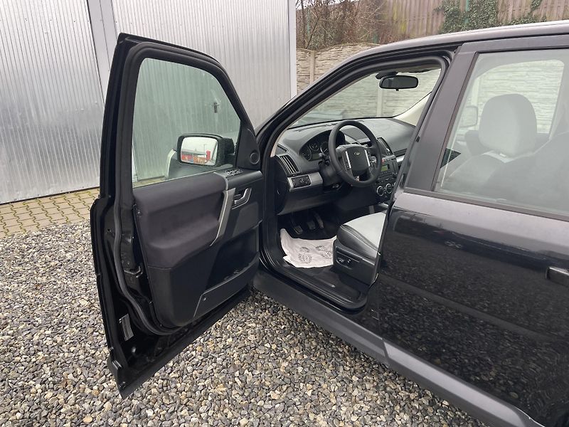 Land Rover Freelander 2.2TD4 160PS 4x4 136TKM SPORT! - fotka 97 z 201