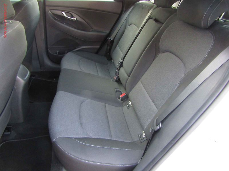 Hyundai i30 (2021) 1.6 CRDi, 1.maj,ČR, LED - fotka 10 z 22