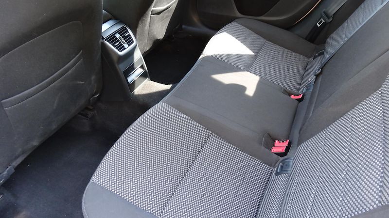 Škoda Octavia Kombi 1.6TDi DSG Ambi.plus - fotka 6 z 14