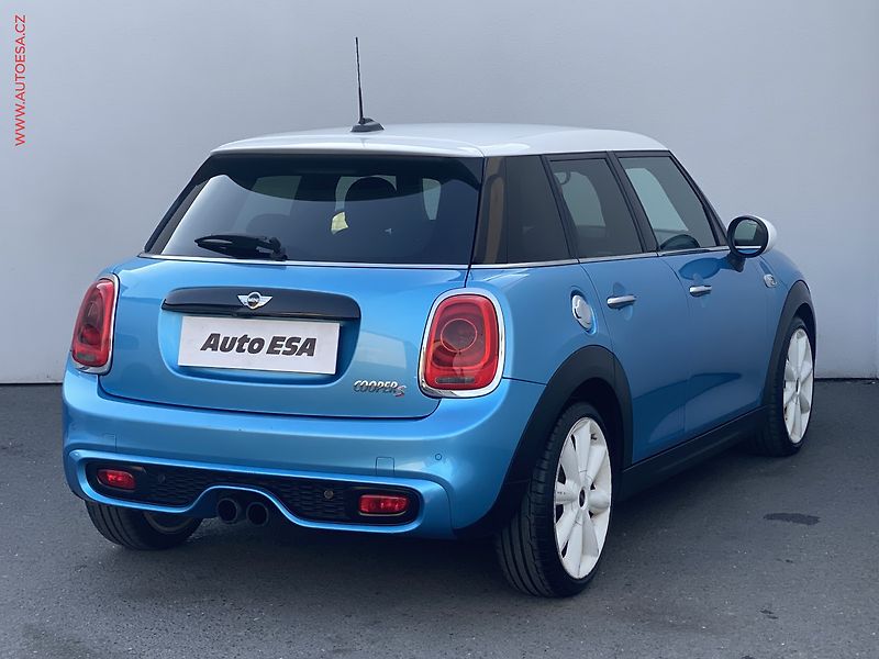 Mini Cooper S (2016) 2.0i, AT, LED - fotka 4 z 17