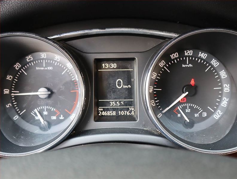 Škoda Superb (2010) 2.0 TDI, Navi, Xenony - fotka 11 z 24