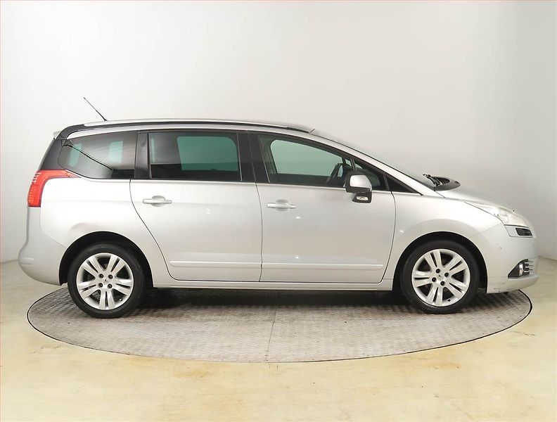 Peugeot 5008 (2011) 2.0 HDI, Navi, Tempomat - fotka 6 z 25