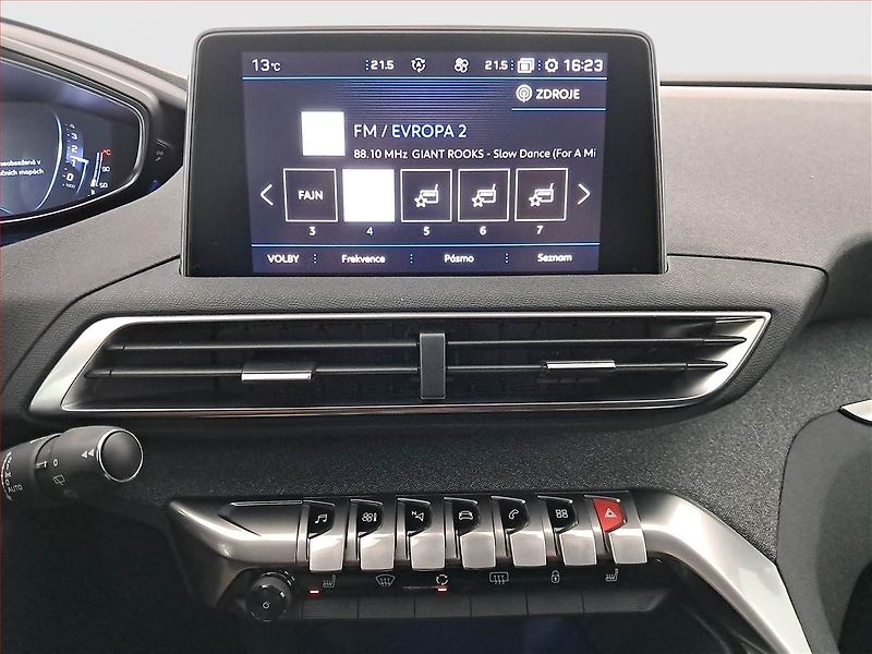Peugeot 5008 (2019) PureTech 180, Automat, 7 míst - fotka 12 z 18