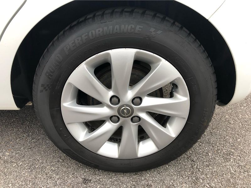 Opel Corsa 1.2 i - fotka 14 z 27