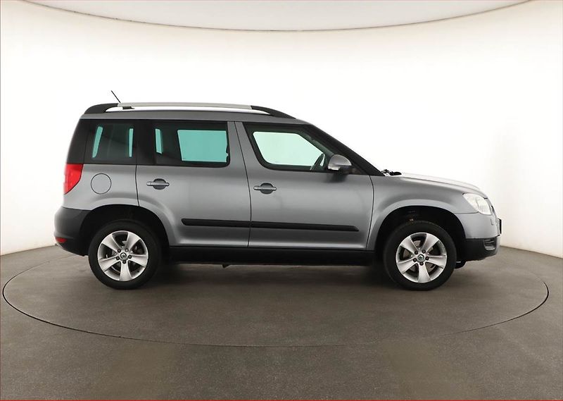 Škoda Yeti (2012) 1.6 TDI, Navi, Tempomat - fotka 6 z 19