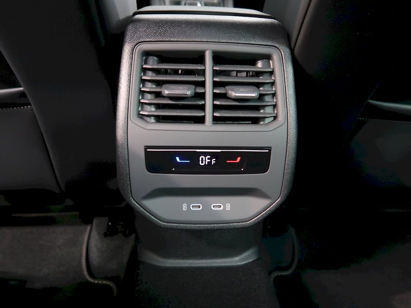 Cupra Leon (2024) VZ 2.0TSI 228KW 4x4 - fotka 40 z 42