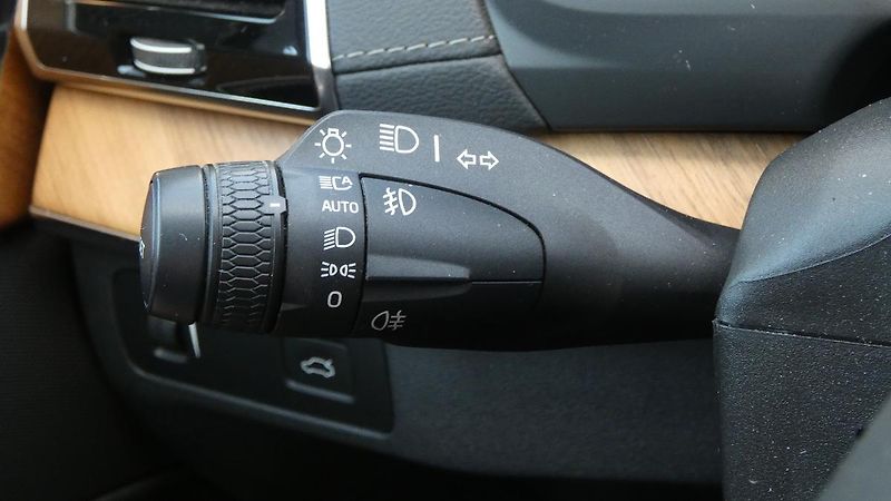Volvo XC90 B5 AWD Drive-E mHEV aut. Inscr - fotka 10 z 25