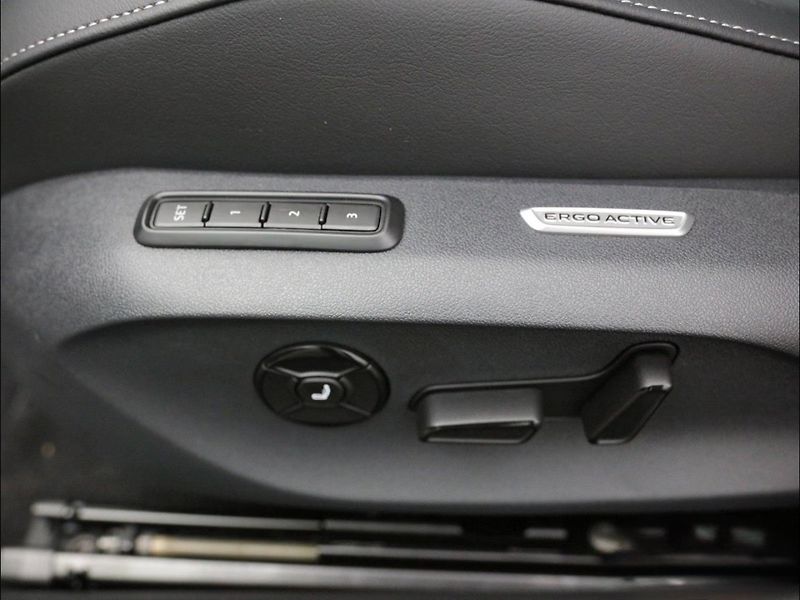 Volkswagen Passat (2026) 2,0 TSI 195 kW 4M R-Line - fotka 5 z 11