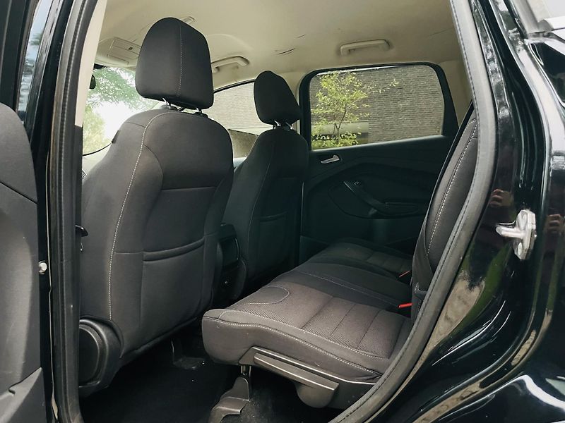 Ford Kuga 2.0TDCi 4x4 MAN TAŽNÉ VÝHŘEV - fotka 28 z 44