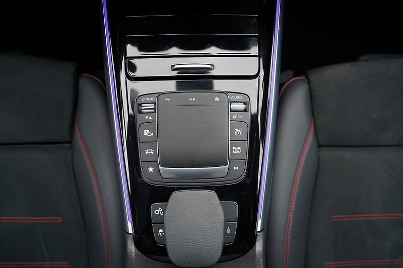 Mercedes-Benz GLB 35 AMG 4Matic/310 PS/ČR - fotka 33 z 44