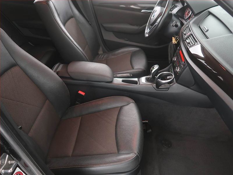 BMW X1 (2014) xLine xDrive20d, 4X4, Automat - fotka 9 z 18