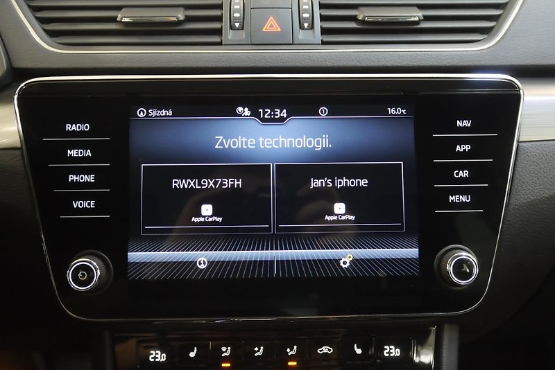 Škoda Superb - fotka 22 z 27