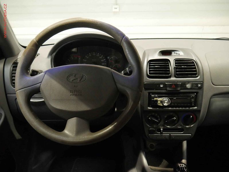 Hyundai Accent (2004) 1.5 CRDI, 2.maj,ČR, TZ - fotka 11 z 14