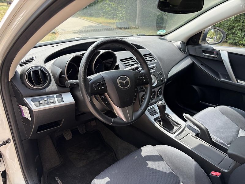 Mazda 3 1.6 90th Anniversary - fotka 21 z 27