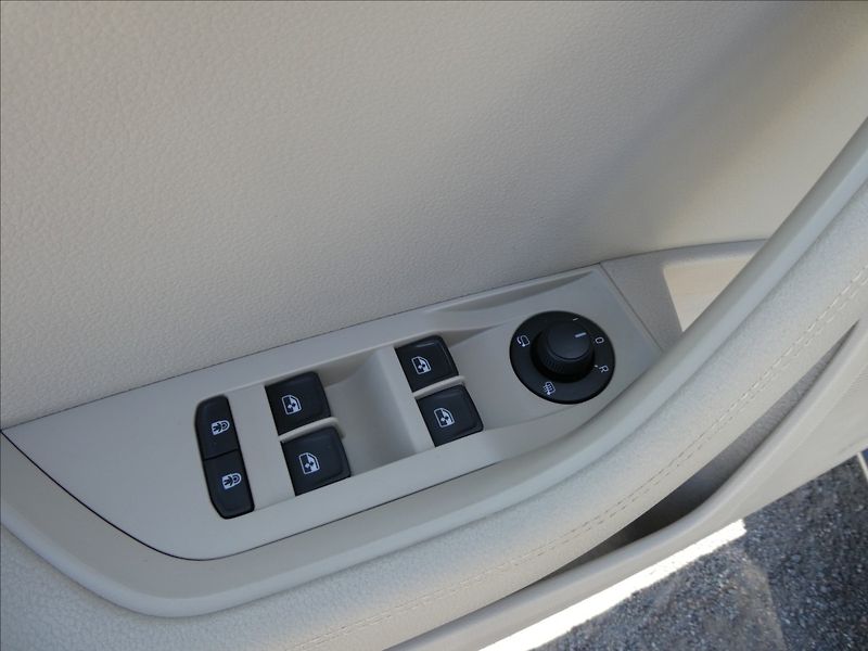 Škoda Superb 1,5 TSi 110kW 1majitel,DSG,DPH - fotka 35 z 47