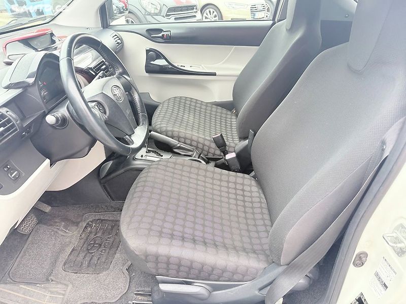Toyota iQ 1.0 automat - fotka 11 z 22