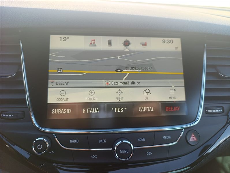 Opel Astra 1,4 Turbo Navi Kamera Tempomat - fotka 17 z 37
