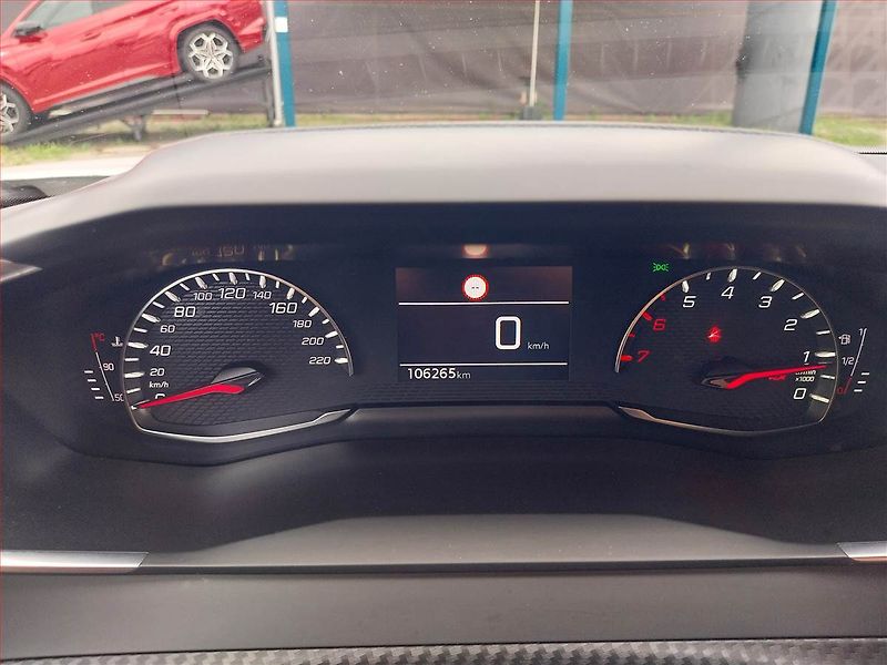 Peugeot 2008 (2021) 1.5 BlueHDi, Kůže, Navi - fotka 11 z 16