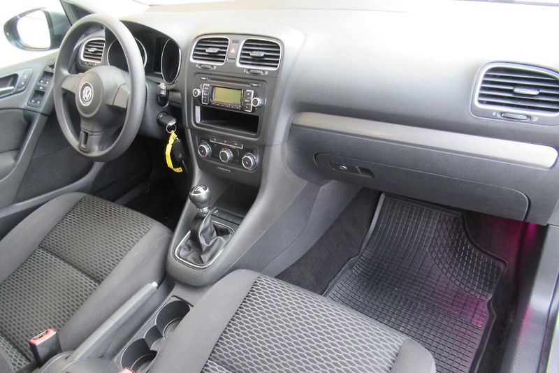 Volkswagen Golf 1.6 TDi KLIMA XENONY - fotka 15 z 19