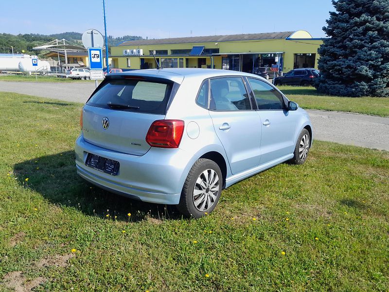 Volkswagen Polo (2015) 1,0 TSI 70KW serviska 2x klíč - fotka 7 z 16