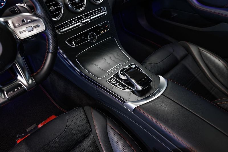 Mercedes-Benz Třídy C (2019) C43 AMG T V6 Biturbo - fotka 43 z 43