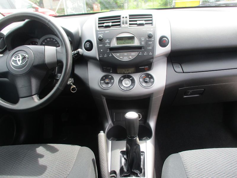 Toyota RAV4 (2006) 2,0 VVTi - fotka 8 z 12