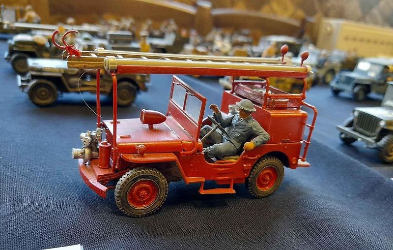 Jaroslav Žampach z Teplic staví raritní modely amerických Jeepů v měřítku 1:35. Jeho kolekce má v současnosti tři desítky exemplářů.