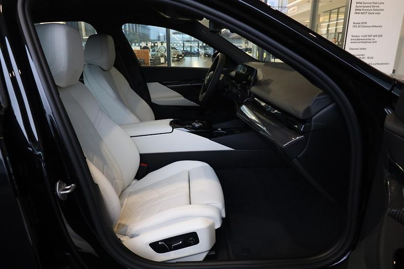 BMW Řada 5 520d xDrive - fotka 14 z 18