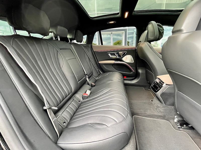 Mercedes-Benz EQS (2025) 450 4MATIC Linie AMG - fotka 15 z 29