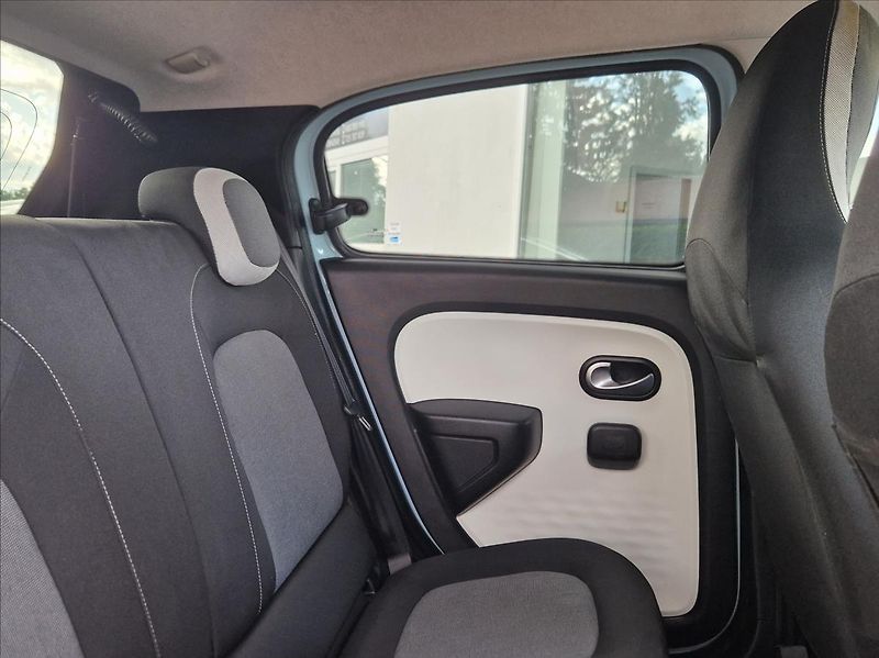Renault Twingo 1,0 i 54kW SENZORY TOPSTAV - fotka 12 z 35
