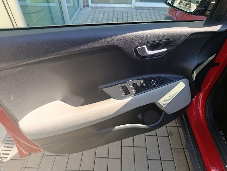Kia Stonic (2020) 1.0 T-GDI 88KW Premium ČR - fotka 10 z 15