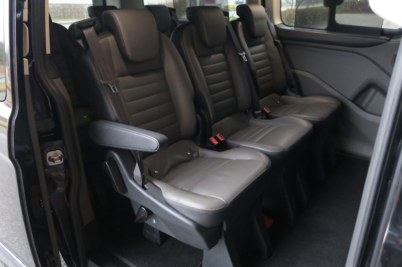 Ford Tourneo Custom (2020) 2.0 TDCi 320 L2 Titanium 8Míst - fotka 38 z 50
