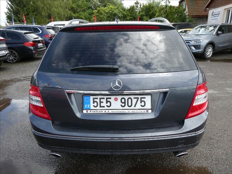 Mercedes-Benz Třídy C 3,0 350D V6 170kW 2x kola, AUT - fotka 6 z 29