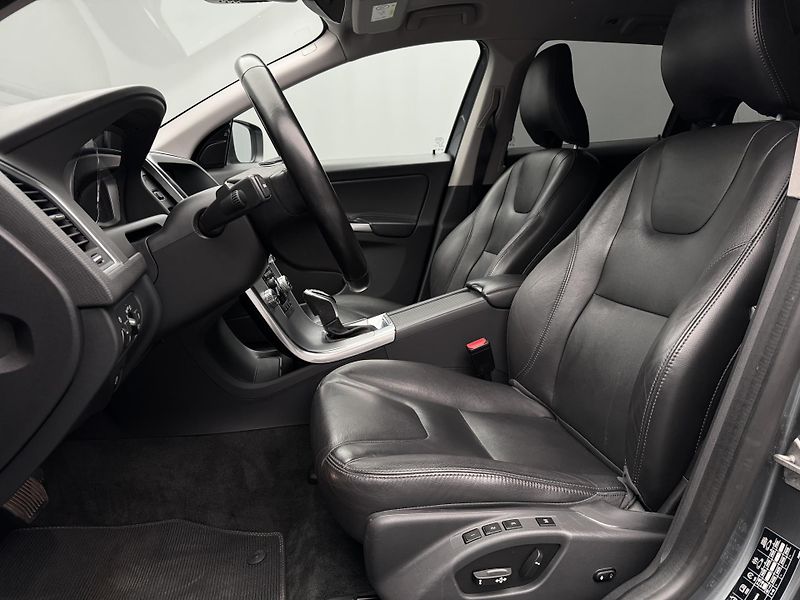 Volvo XC60 D4 AWD SUMMUM AUT - fotka 4 z 46