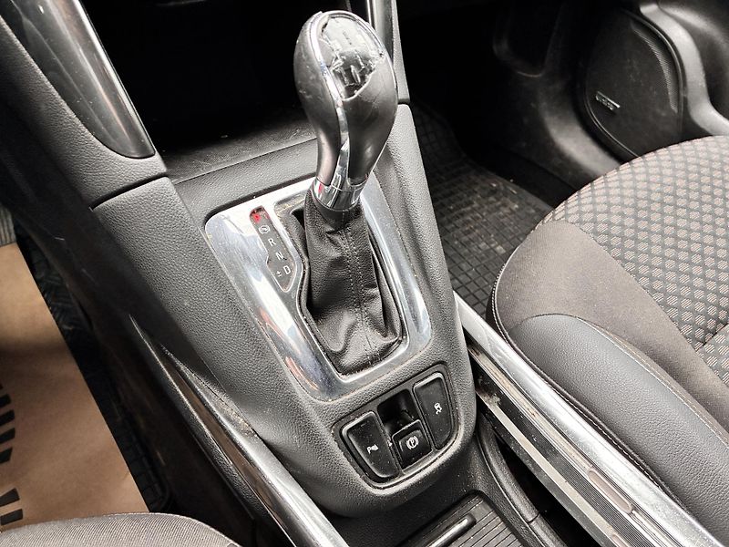 Opel Zafira Tourer 2.0CDTi 125kW AT 7MÍST - fotka 22 z 29