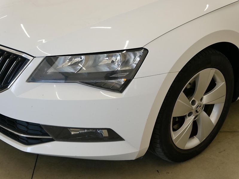 Škoda Superb - fotka 9 z 30
