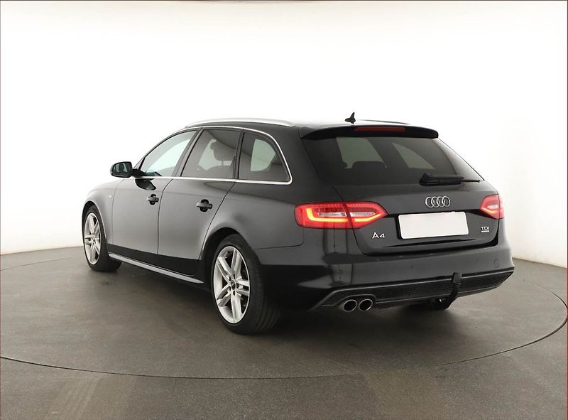 Audi A4 (2014) S-Line 2.0 TDI, 4X4, Automat - fotka 4 z 21