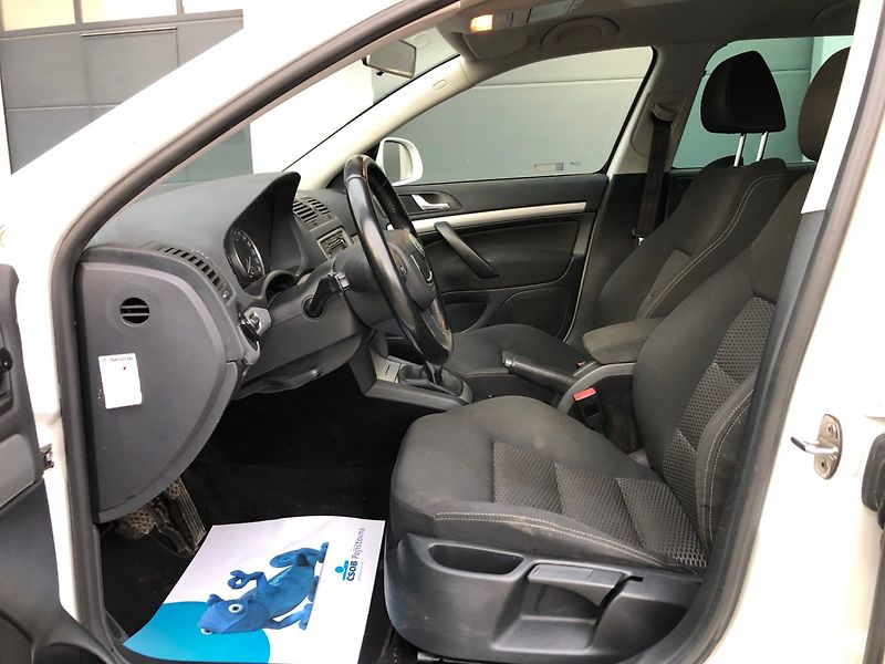 Škoda Octavia (2012) 1.6 TDi, 4x4, navigace - fotka 9 z 31