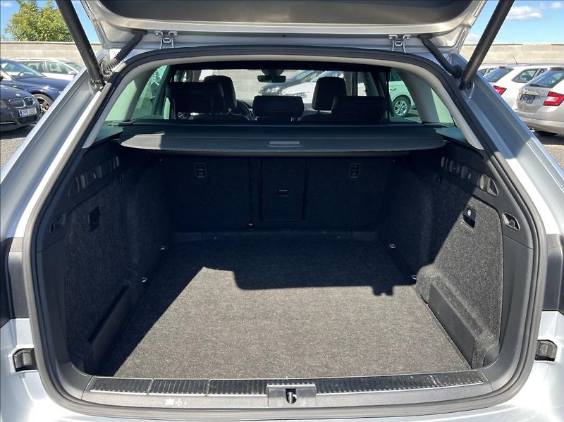 Škoda Superb 2,0 TDI DSG Premium Edition - fotka 15 z 42