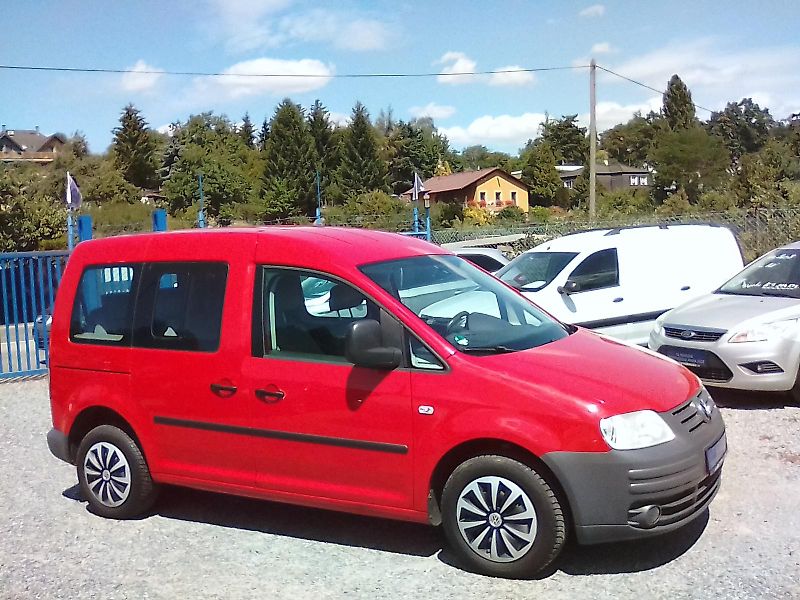 Volkswagen Caddy (2009) 1.4i 16V / LPG, 7.míst, závěs - fotka 2 z 38