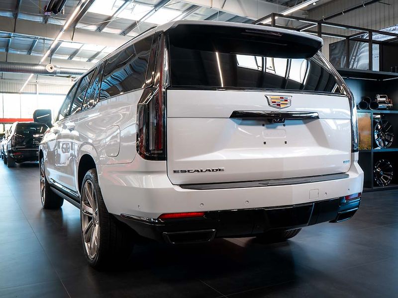 Cadillac Escalade (2026) 6.2 ESV Sport Platinum 2026 - fotka 3 z 50