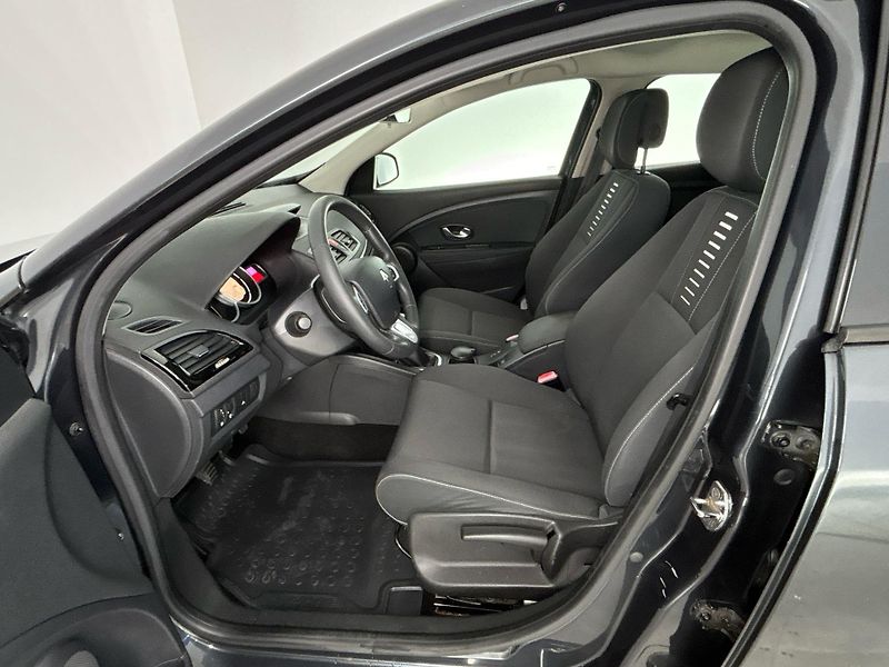 Renault Mégane AUTHENTIQUE - fotka 7 z 25