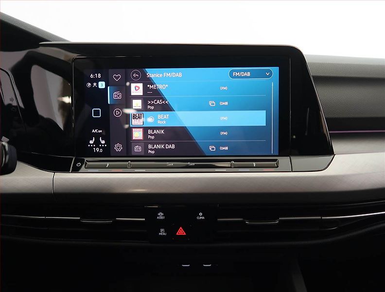 Volkswagen Golf (2023) Life 2.0 TDI, Automat - fotka 12 z 23